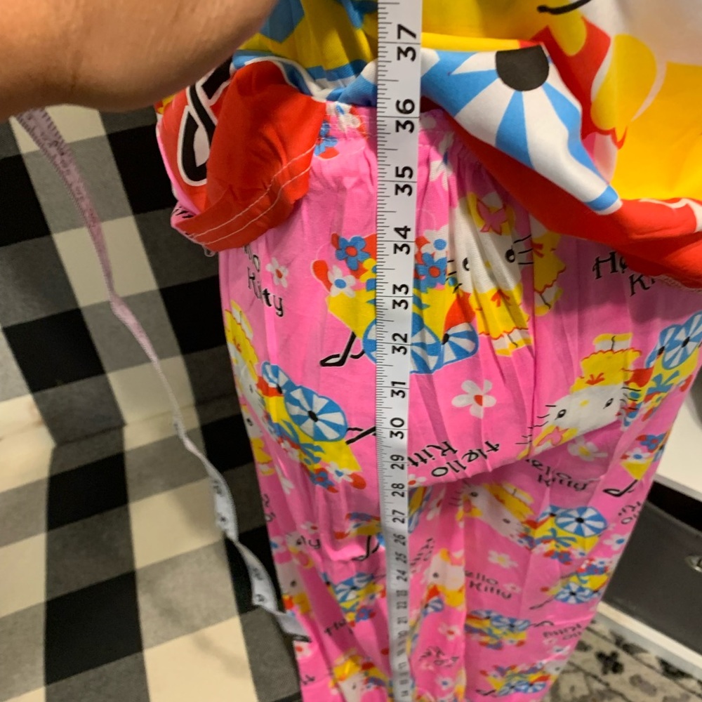 Hello Kitty - Picture 3 of 5